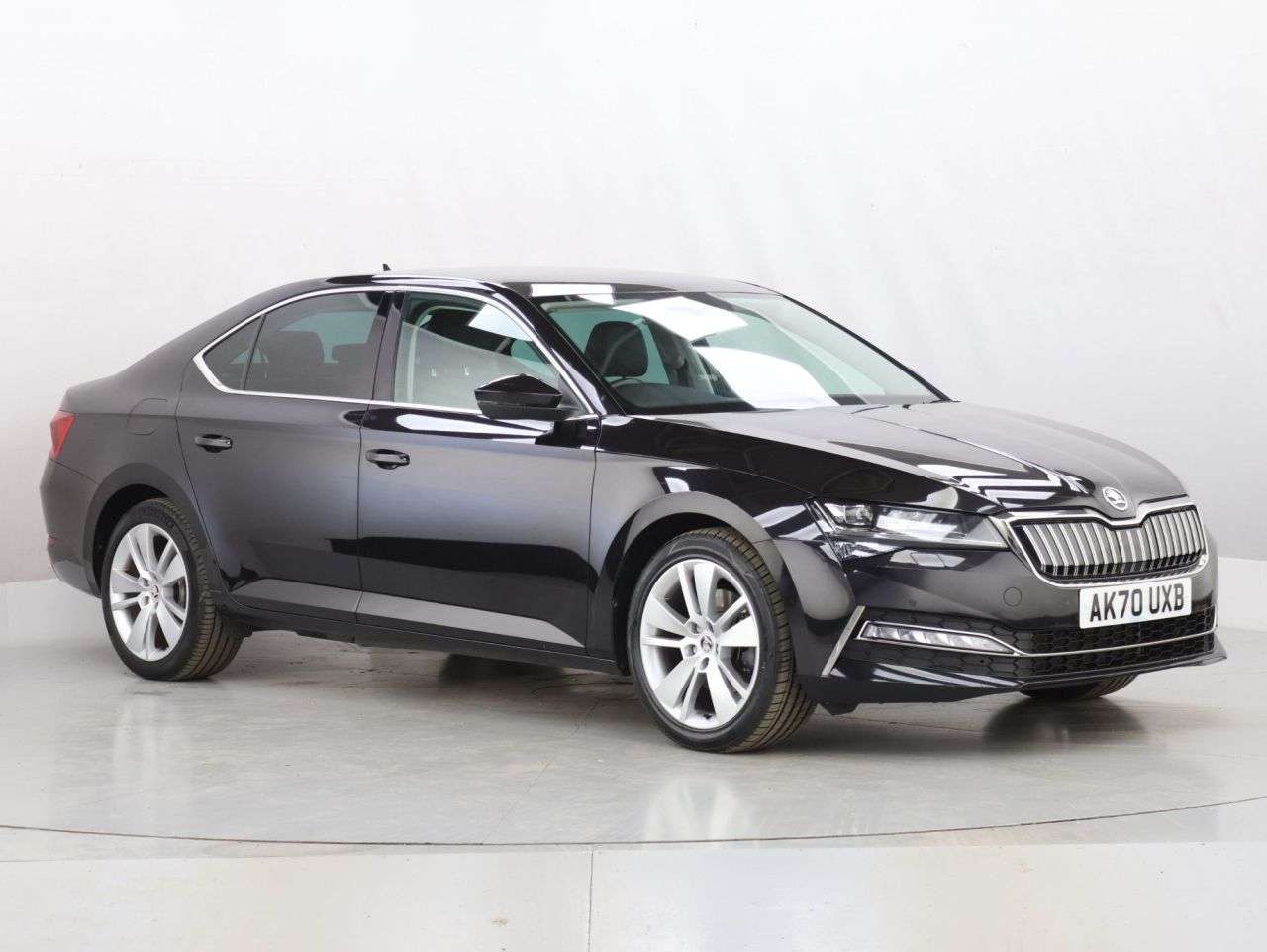 A 2020 SKODA SUPERB 1.4 TSI iV 13kWh SE L Hatchback 5dr Petrol Plug-in Hybrid DSG Euro 6 (s/s) A 2020 SKODA SUPERB 1.4 TSI iV 13kWh SE L Hatchback 5dr Petrol Plug-in Hybrid DSG Euro 6 (s/s)