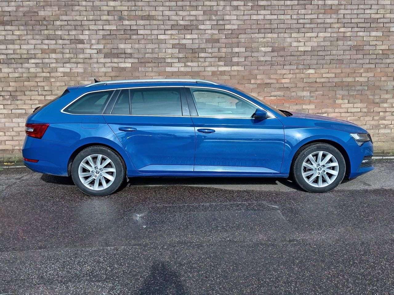 A 2022 SKODA SUPERB 1.4 TSI iV 13kWh SE Technology Estate 5dr Petrol Plug-in Hybrid DSG Euro 6 A 2022 SKODA SUPERB 1.4 TSI iV 13kWh SE Technology Estate 5dr Petrol Plug-in Hybrid DSG Euro 6