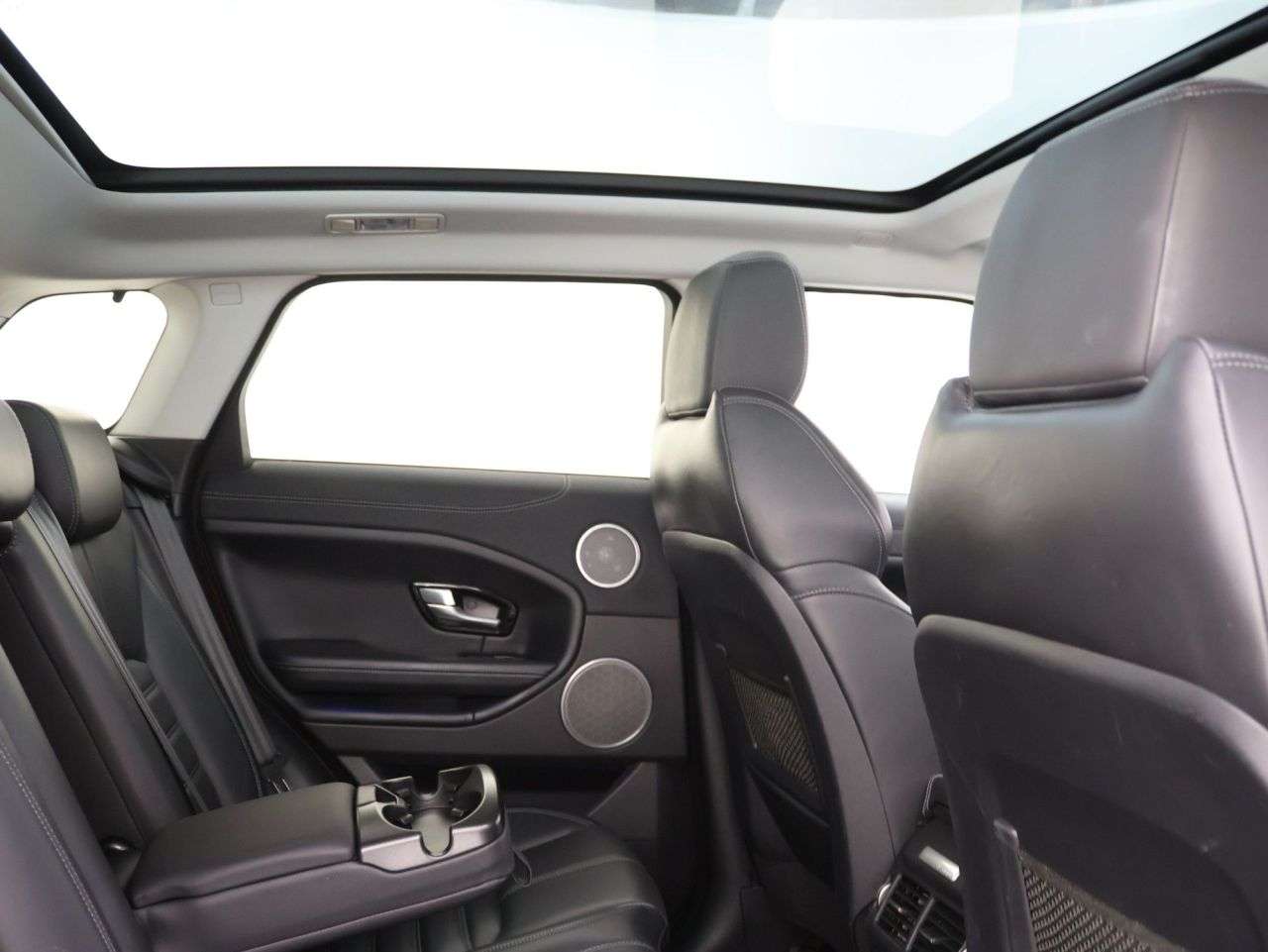 A 2015 LAND ROVER RANGE ROVER EVOQUE 2.0 TD4 HSE Dynamic Lux SUV 5dr Diesel Auto 4WD Euro 6 (s/s) (180 ps) A 2015 LAND ROVER RANGE ROVER EVOQUE 2.0 TD4 HSE Dynamic Lux SUV 5dr Diesel Auto 4WD Euro 6 (s/s) (180 ps)