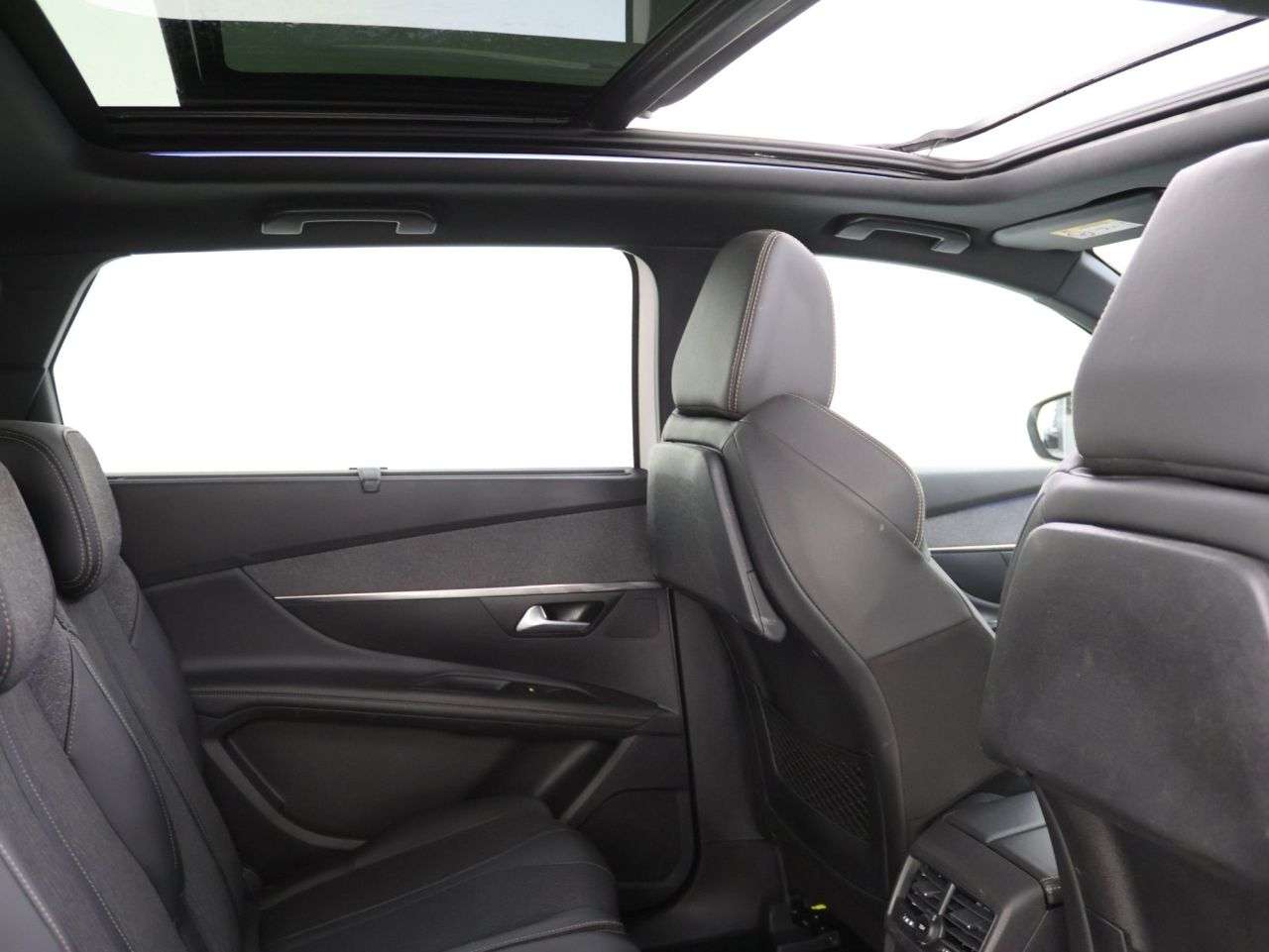 A 2021 PEUGEOT 5008 1.5 BlueHDi GT Line Premium SUV 5dr Diesel EAT Euro 6 (s/s) (130 ps) A 2021 PEUGEOT 5008 1.5 BlueHDi GT Line Premium SUV 5dr Diesel EAT Euro 6 (s/s) (130 ps)