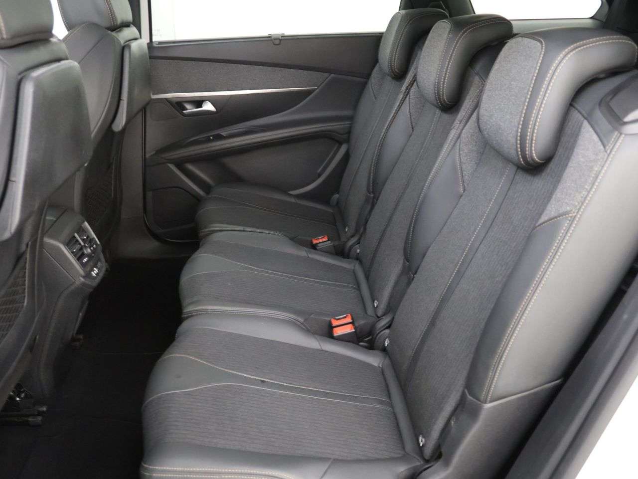 2021 PEUGEOT 5008 2021 PEUGEOT 5008