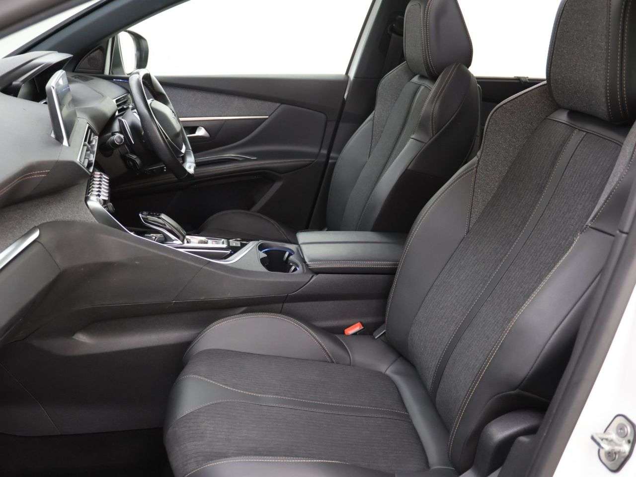 2021 PEUGEOT 5008 2021 PEUGEOT 5008