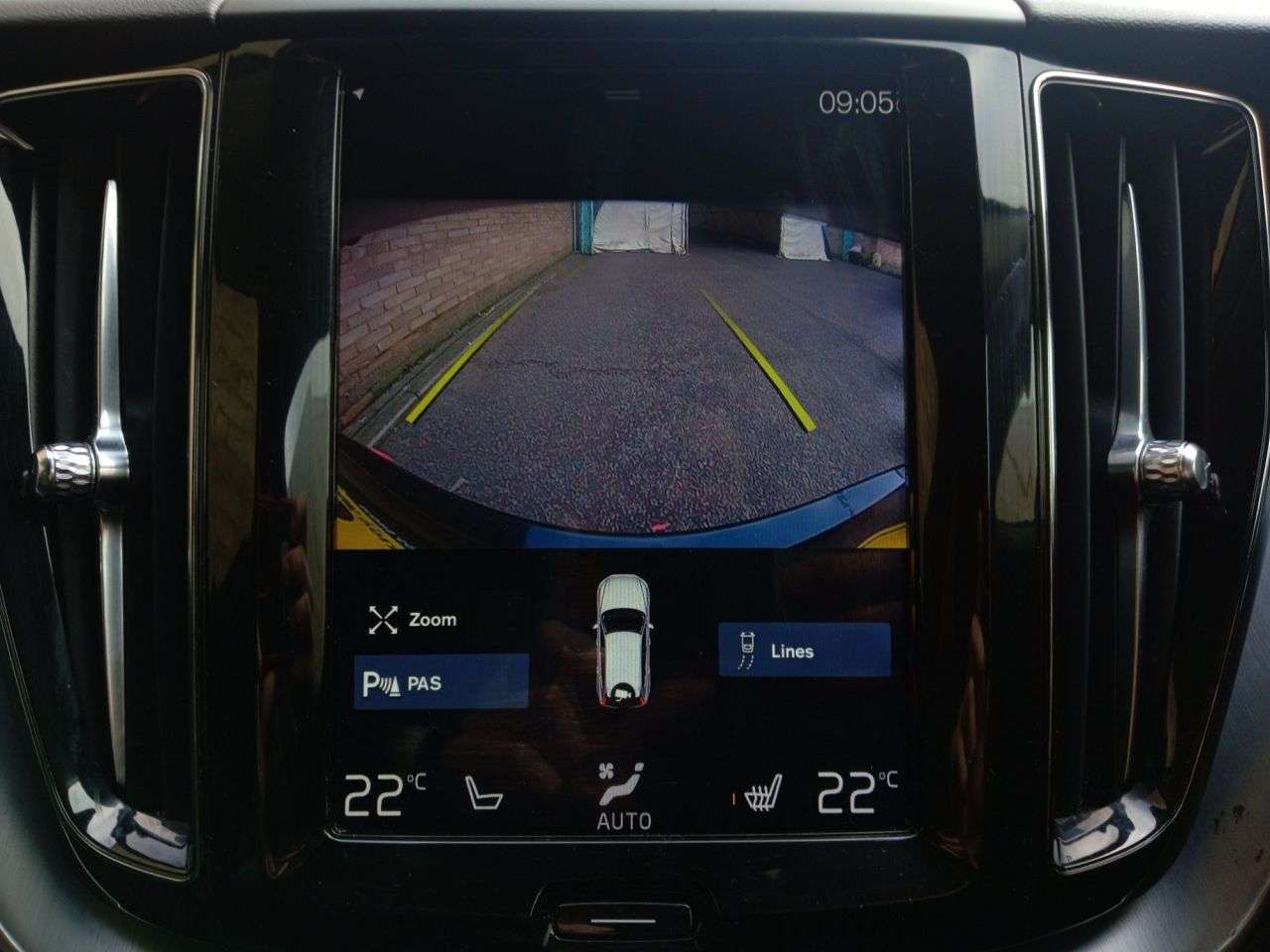 A 2019 VOLVO XC60 2.0 T4 Edition SUV 5dr Petrol Auto Euro 6 (s/s) (190 ps) A 2019 VOLVO XC60 2.0 T4 Edition SUV 5dr Petrol Auto Euro 6 (s/s) (190 ps)