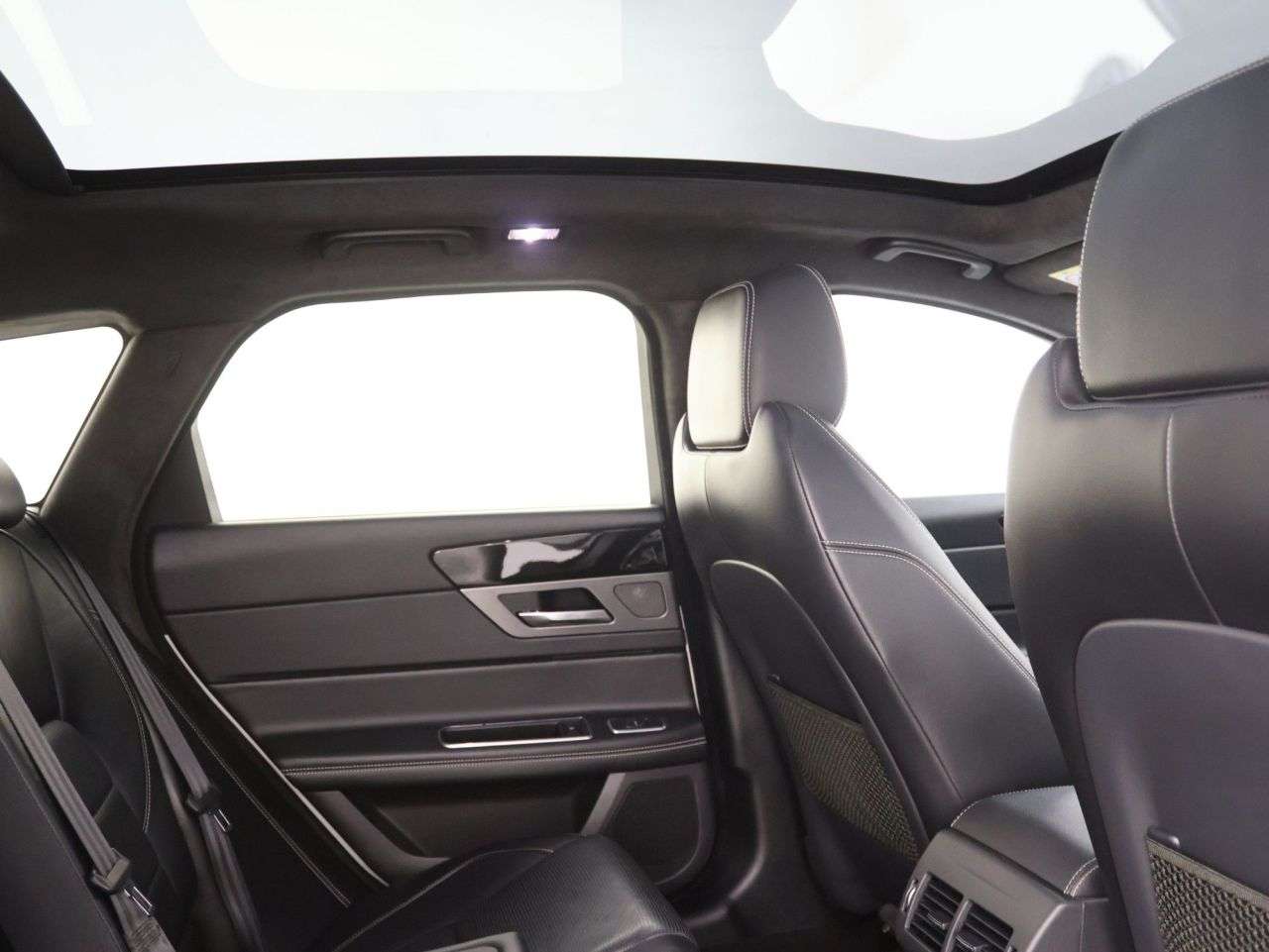 A 2019 JAGUAR XF 3.0d V6 S Sportbrake 5dr Diesel Auto Euro 6 (s/s) (300 ps) A 2019 JAGUAR XF 3.0d V6 S Sportbrake 5dr Diesel Auto Euro 6 (s/s) (300 ps)