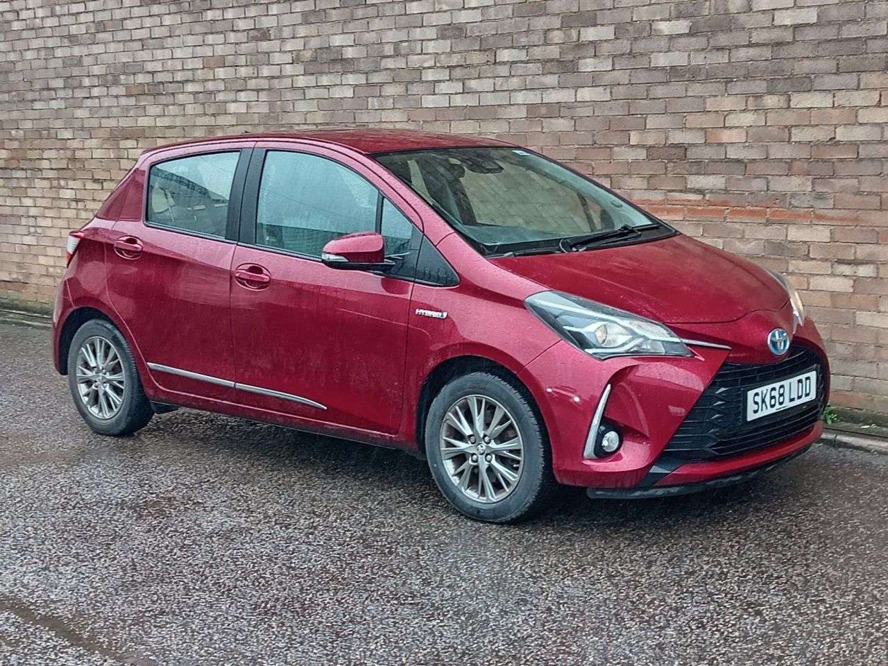 A 2018 TOYOTA YARIS 1.5 VVT-h Icon Hatchback 5dr Petrol Hybrid E-CVT Euro 6 (s/s) (100 ps) A 2018 TOYOTA YARIS 1.5 VVT-h Icon Hatchback 5dr Petrol Hybrid E-CVT Euro 6 (s/s) (100 ps)
