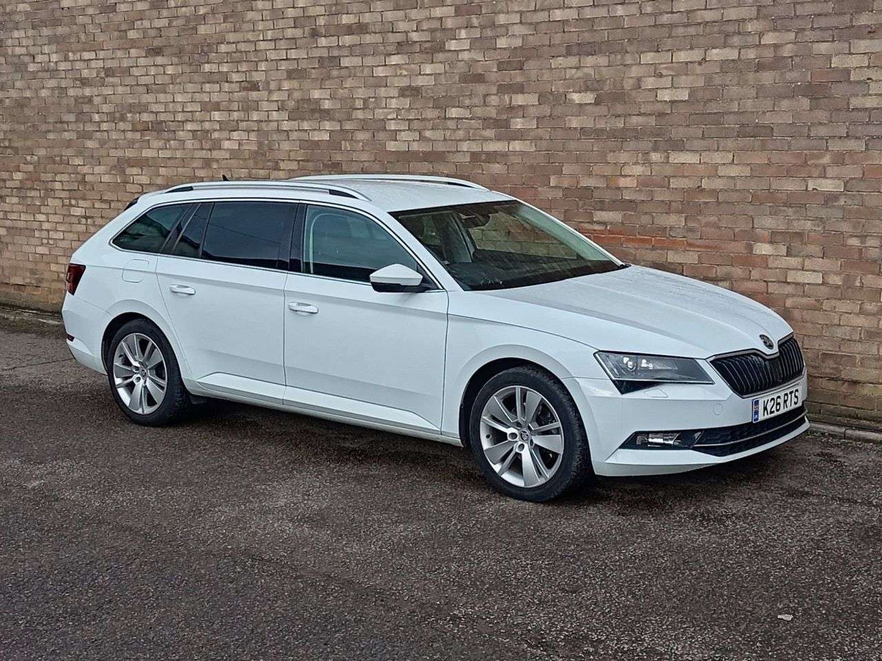 A 2018 SKODA SUPERB 2.0 TSI SE L Executive Estate 5dr Petrol DSG Euro 6 (s/s) (220 ps) A 2018 SKODA SUPERB 2.0 TSI SE L Executive Estate 5dr Petrol DSG Euro 6 (s/s) (220 ps)
