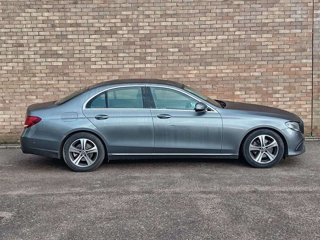 A 2019 MERCEDES-BENZ E CLASS 2.0 E200 SE Saloon 4dr Petrol G-Tronic+ Euro 6 (s/s) (184 ps) A 2019 MERCEDES-BENZ E CLASS 2.0 E200 SE Saloon 4dr Petrol G-Tronic+ Euro 6 (s/s) (184 ps)