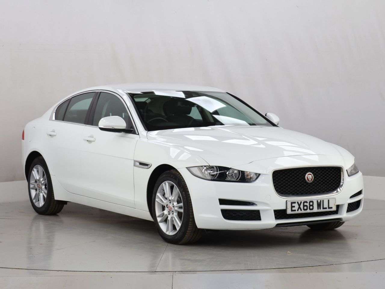 A 2018 JAGUAR XE 2.0d Prestige Saloon 4dr Diesel Auto Euro 6 (s/s) (180 ps) A 2018 JAGUAR XE 2.0d Prestige Saloon 4dr Diesel Auto Euro 6 (s/s) (180 ps)