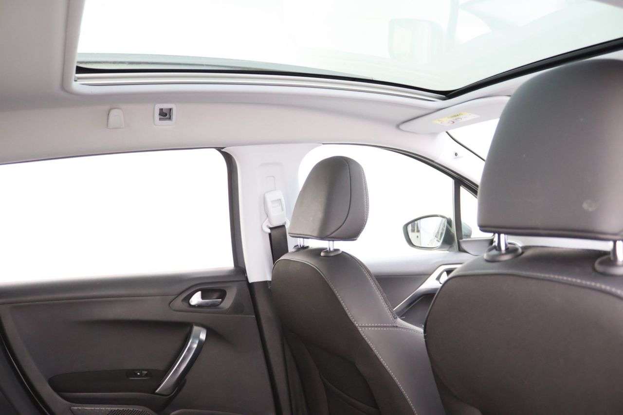 A 2019 PEUGEOT 2008 1.2 PureTech Allure Premium SUV 5dr Petrol Manual Euro 6 (s/s) (82 ps) A 2019 PEUGEOT 2008 1.2 PureTech Allure Premium SUV 5dr Petrol Manual Euro 6 (s/s) (82 ps)