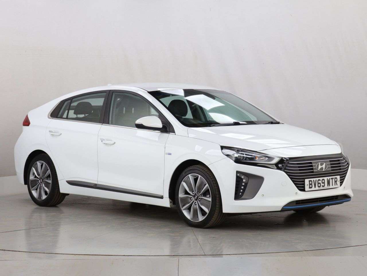 A 2019 HYUNDAI IONIQ 1.6 h-GDi GPF Premium SE Hatchback 5dr Petrol Hybrid DCT Euro 6 (s/s) (141 A 2019 HYUNDAI IONIQ 1.6 h-GDi GPF Premium SE Hatchback 5dr Petrol Hybrid DCT Euro 6 (s/s) (141