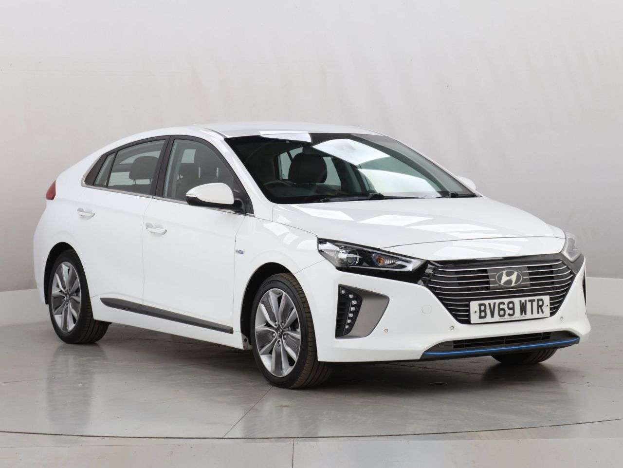 A 2019 HYUNDAI IONIQ 1.6 h-GDi GPF Premium SE Hatchback 5dr Petrol Hybrid DCT Euro 6 (s/s) (141 A 2019 HYUNDAI IONIQ 1.6 h-GDi GPF Premium SE Hatchback 5dr Petrol Hybrid DCT Euro 6 (s/s) (141