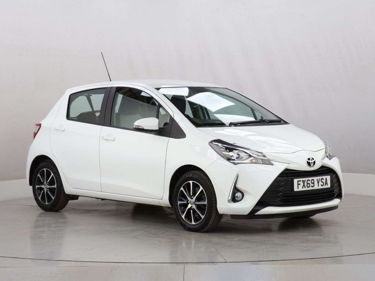 A 2019 TOYOTA YARIS 1.5 VVT-i Icon Tech Hatchback 5dr Petrol Manual Euro 6 (111 ps) A 2019 TOYOTA YARIS 1.5 VVT-i Icon Tech Hatchback 5dr Petrol Manual Euro 6 (111 ps)