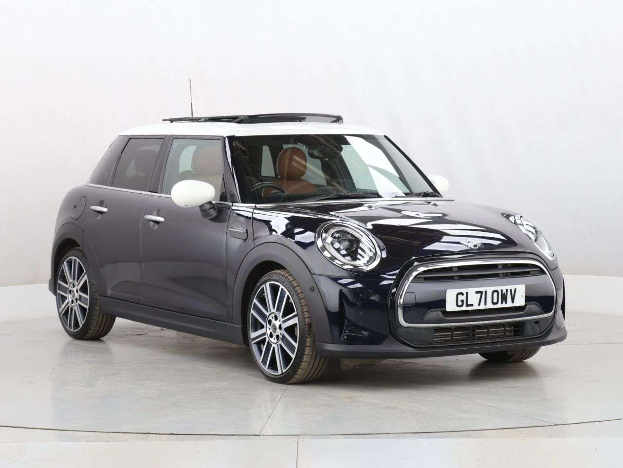 A 2022 MINI HATCH 1.5 Cooper Exclusive Hatchback 5dr Petrol Steptronic Euro 6 (s/s) (136 ps) A 2022 MINI HATCH 1.5 Cooper Exclusive Hatchback 5dr Petrol Steptronic Euro 6 (s/s) (136 ps)
