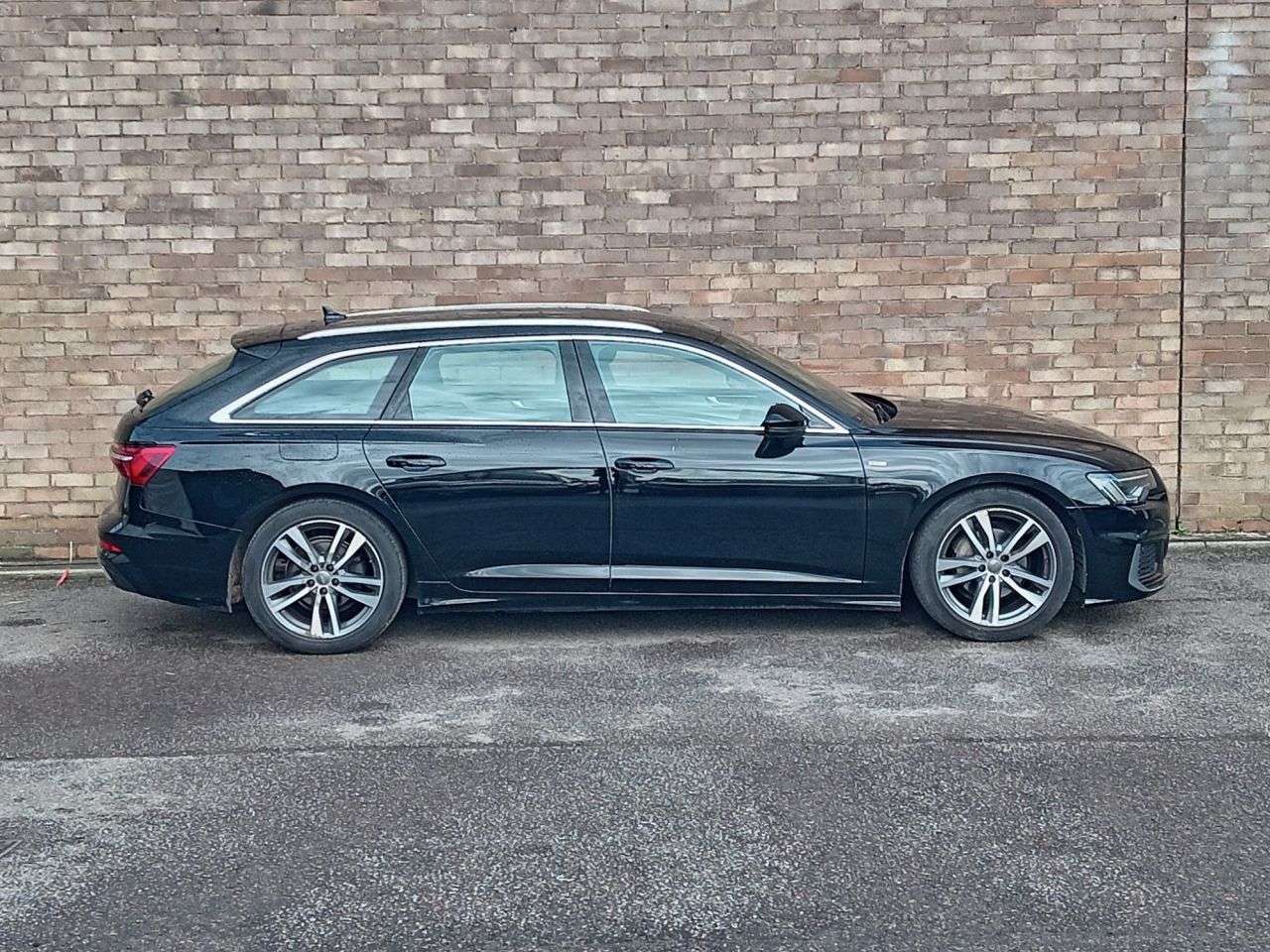 A 2019 AUDI A6 AVANT 2.0 TDI 40 S line Estate 5dr Diesel S Tronic Euro 6 (s/s) (204 ps) A 2019 AUDI A6 AVANT 2.0 TDI 40 S line Estate 5dr Diesel S Tronic Euro 6 (s/s) (204 ps)