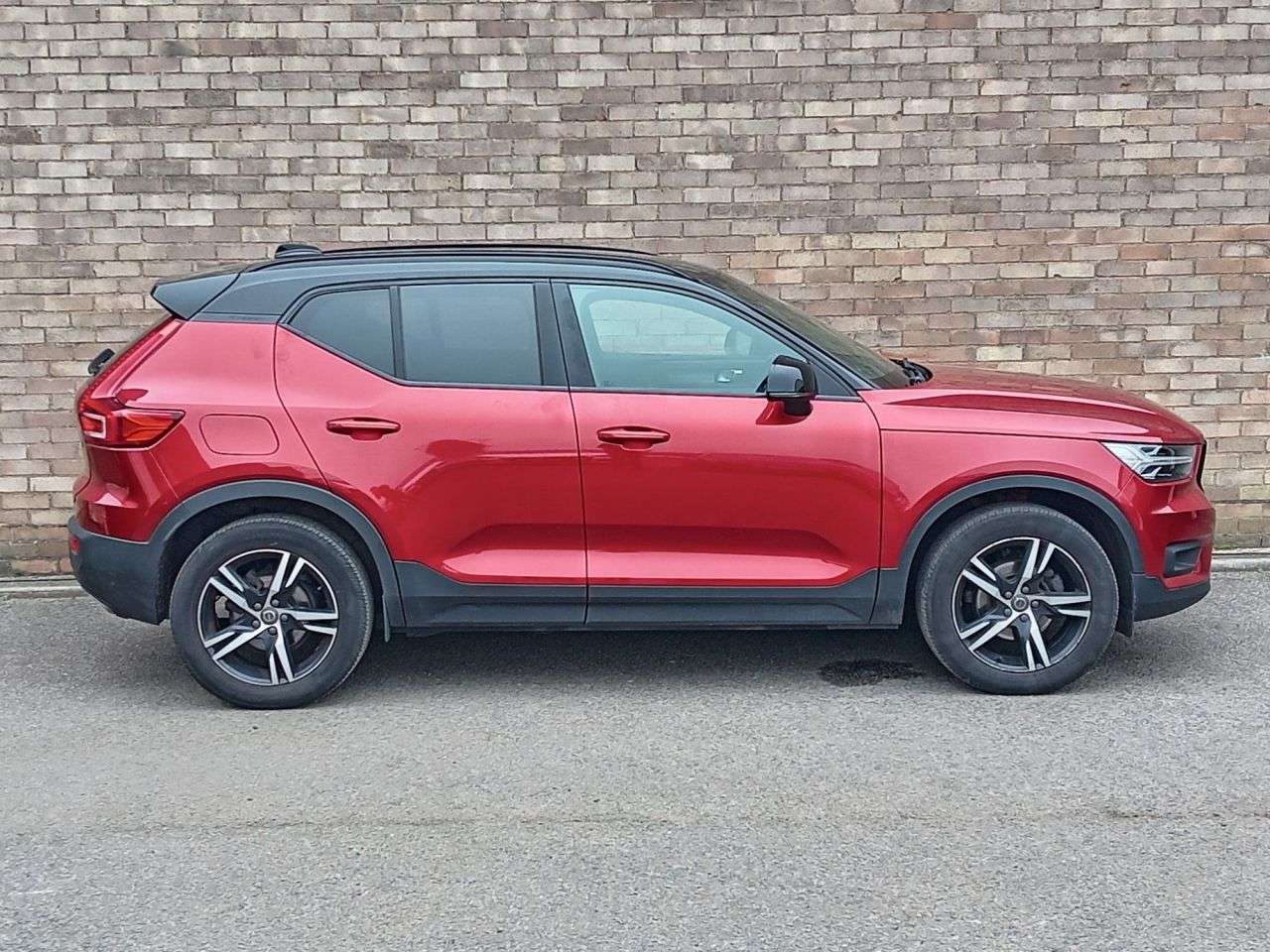 2019 VOLVO XC40 2019 VOLVO XC40