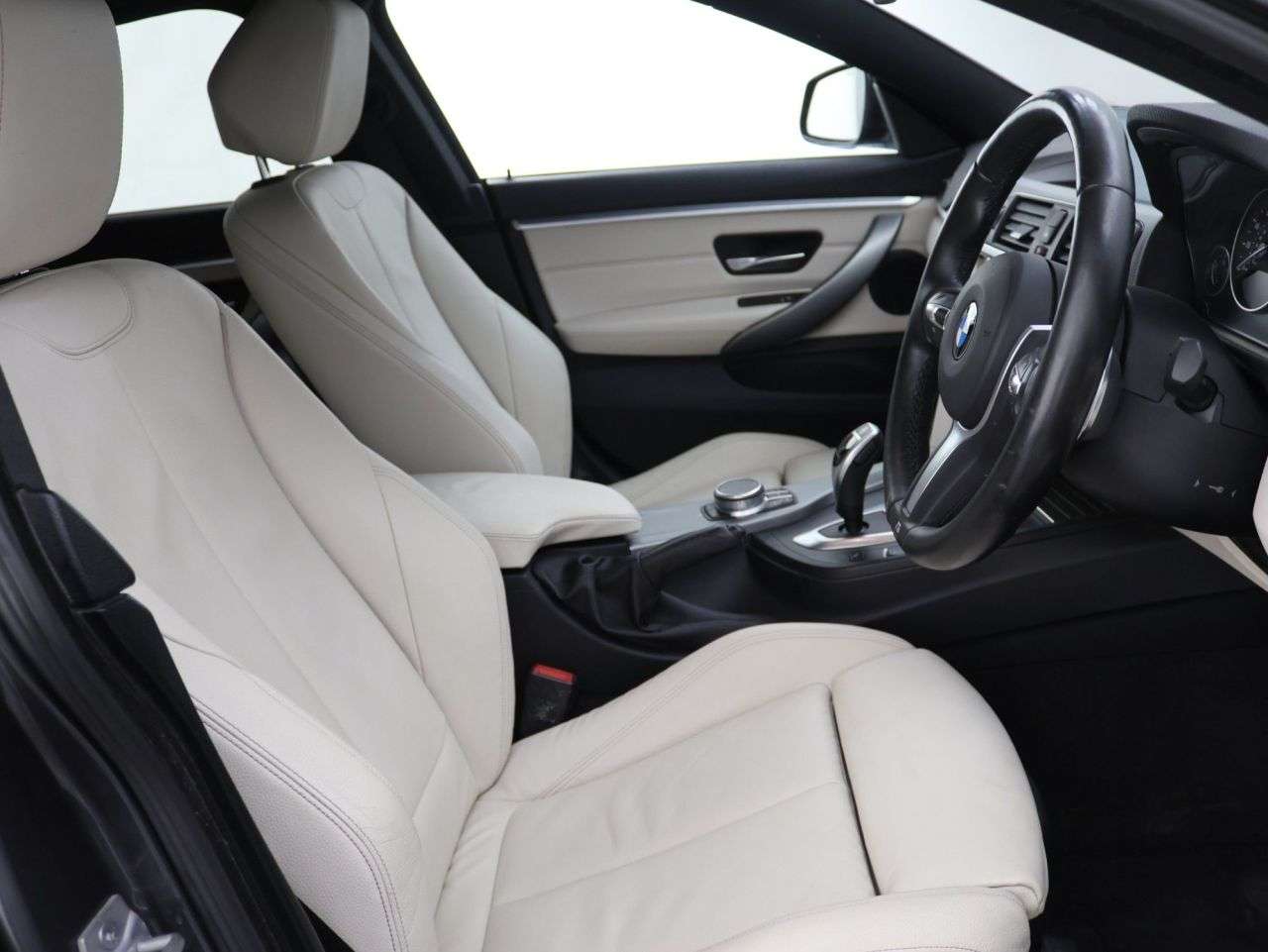 A 2019 BMW 4 SERIES GRAN COUPE 2.0 420i GPF M Sport Hatchback 5dr Petrol Auto Euro 6 (s/s) (184 ps) A 2019 BMW 4 SERIES GRAN COUPE 2.0 420i GPF M Sport Hatchback 5dr Petrol Auto Euro 6 (s/s) (184 ps)