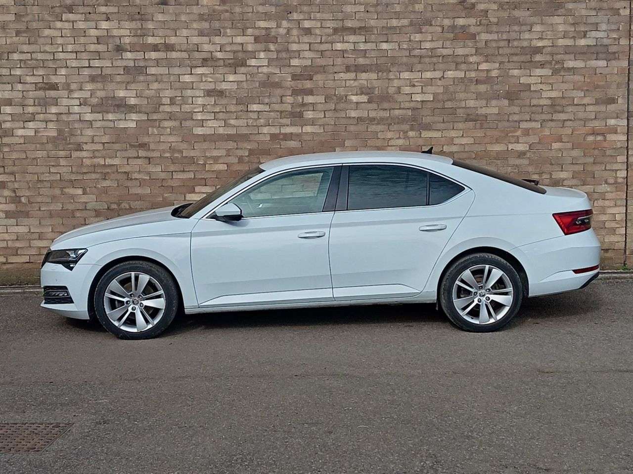 A 2020 SKODA SUPERB 1.5 TSI ACT SE L Hatchback 5dr Petrol DSG Euro 6 (s/s) (150 ps) A 2020 SKODA SUPERB 1.5 TSI ACT SE L Hatchback 5dr Petrol DSG Euro 6 (s/s) (150 ps)