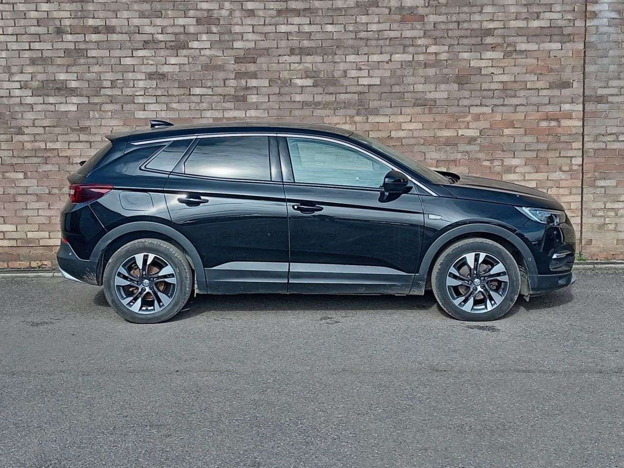 A 2020 VAUXHALL GRANDLAND X 1.2 Turbo SRi Nav SUV 5dr Petrol Manual Euro 6 (s/s) (130 ps) A 2020 VAUXHALL GRANDLAND X 1.2 Turbo SRi Nav SUV 5dr Petrol Manual Euro 6 (s/s) (130 ps)