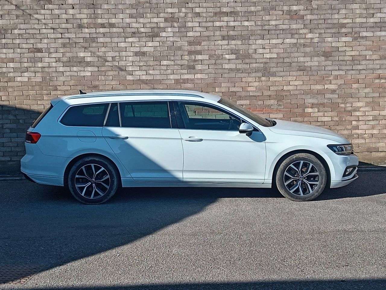 A 2022 VOLKSWAGEN PASSAT 2.0 TDI EVO SEL Estate 5dr Diesel Manual Euro 6 (s/s) (150 ps) A 2022 VOLKSWAGEN PASSAT 2.0 TDI EVO SEL Estate 5dr Diesel Manual Euro 6 (s/s) (150 ps)