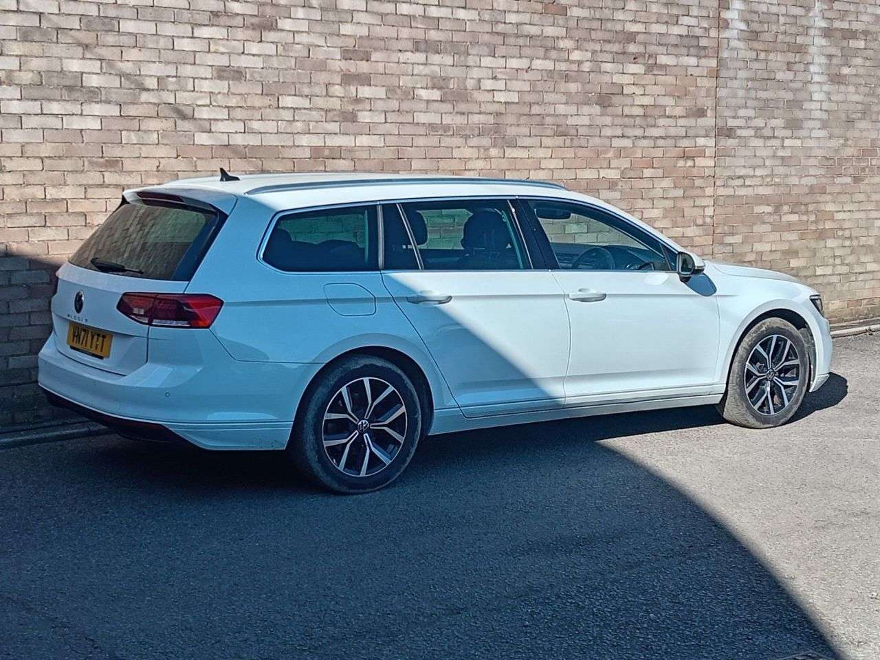 A 2022 VOLKSWAGEN PASSAT 2.0 TDI EVO SEL Estate 5dr Diesel Manual Euro 6 (s/s) (150 ps) A 2022 VOLKSWAGEN PASSAT 2.0 TDI EVO SEL Estate 5dr Diesel Manual Euro 6 (s/s) (150 ps)