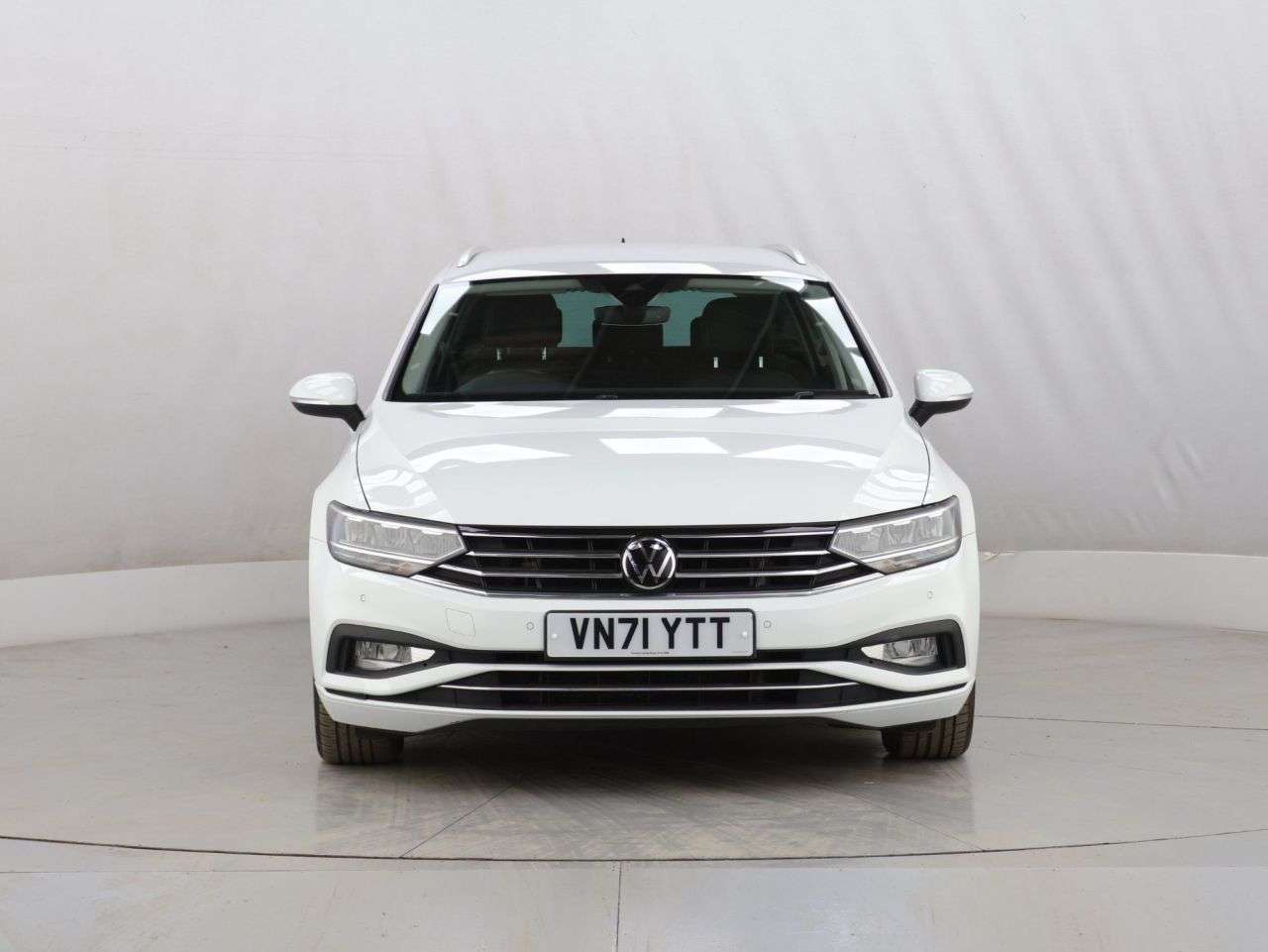 A 2022 VOLKSWAGEN PASSAT 2.0 TDI EVO SEL Estate 5dr Diesel Manual Euro 6 (s/s) (150 ps) A 2022 VOLKSWAGEN PASSAT 2.0 TDI EVO SEL Estate 5dr Diesel Manual Euro 6 (s/s) (150 ps)