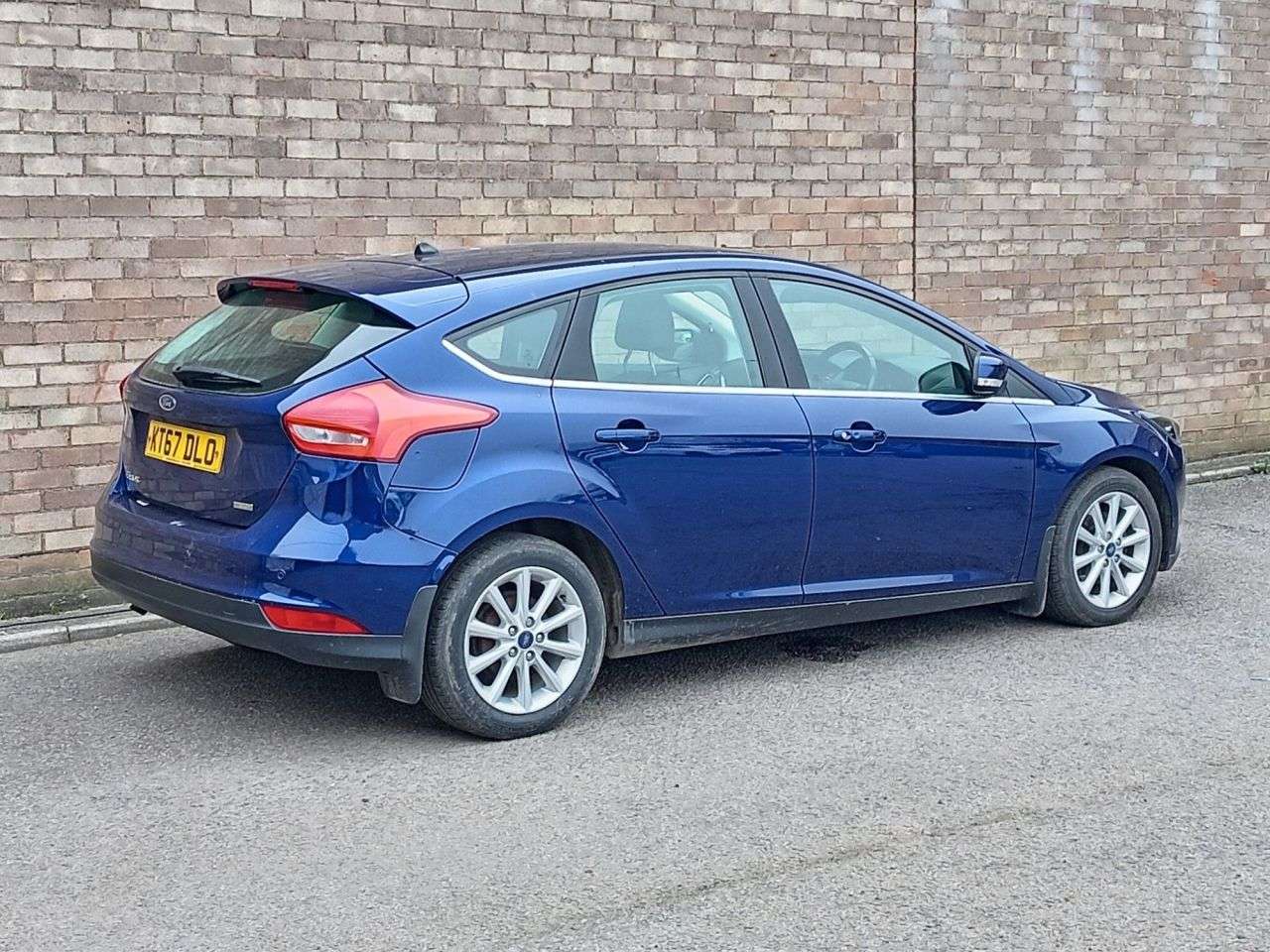 A 2018 FORD FOCUS 1.0T EcoBoost Titanium Hatchback 5dr Petrol Manual Euro 6 (s/s) (125 ps) A 2018 FORD FOCUS 1.0T EcoBoost Titanium Hatchback 5dr Petrol Manual Euro 6 (s/s) (125 ps)