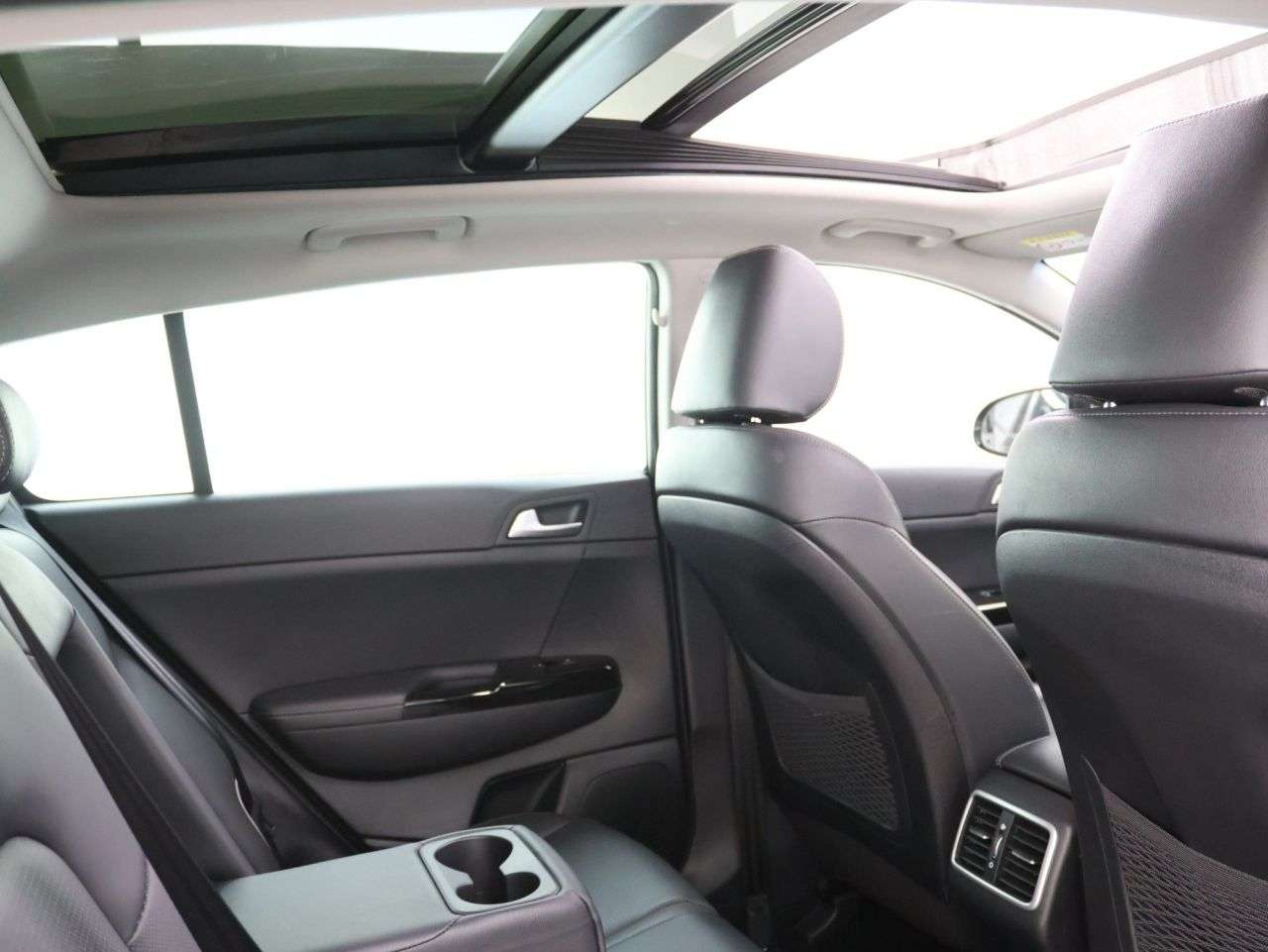 A 2019 KIA SPORTAGE 2.0 CRDi EcoDynamics+ 4 SUV 5dr Diesel Auto AWD Euro 6 (s/s) (182 bhp) A 2019 KIA SPORTAGE 2.0 CRDi EcoDynamics+ 4 SUV 5dr Diesel Auto AWD Euro 6 (s/s) (182 bhp)