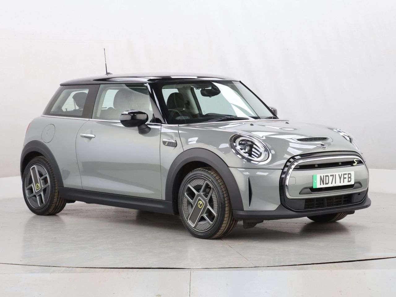 A 2021 MINI ELECTRIC HATCH Cooper SE 32.6kWh Level 1 Hatchback 3dr Electric Auto (184 ps) A 2021 MINI ELECTRIC HATCH Cooper SE 32.6kWh Level 1 Hatchback 3dr Electric Auto (184 ps)