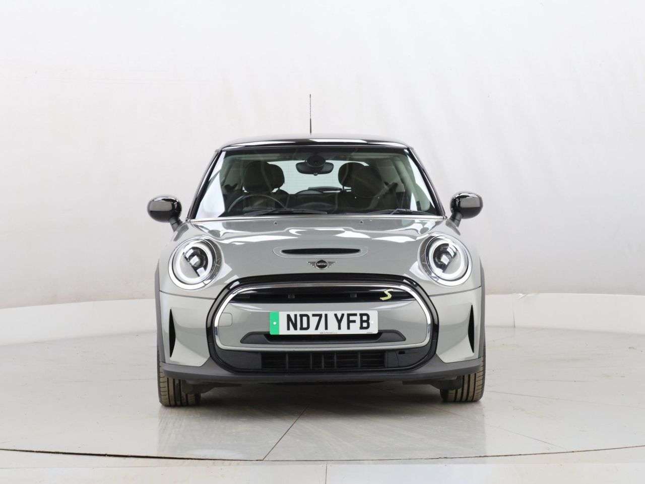 A 2021 MINI ELECTRIC HATCH Cooper SE 32.6kWh Level 1 Hatchback 3dr Electric Auto (184 ps) A 2021 MINI ELECTRIC HATCH Cooper SE 32.6kWh Level 1 Hatchback 3dr Electric Auto (184 ps)