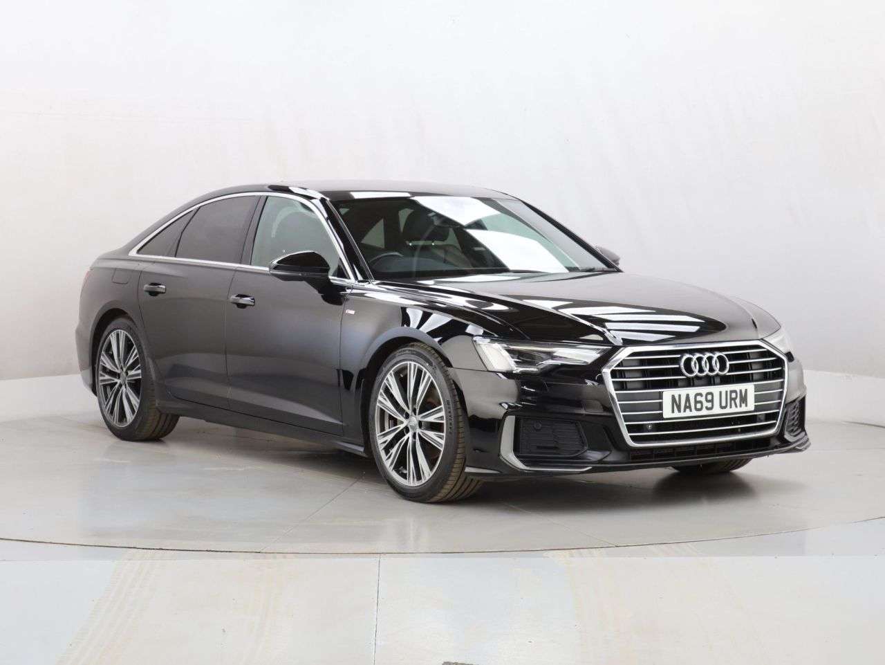 A 2019 AUDI A6 SALOON 2.0 TDI 40 S line Saloon 4dr Diesel S Tronic Euro 6 (s/s) (204 ps) A 2019 AUDI A6 SALOON 2.0 TDI 40 S line Saloon 4dr Diesel S Tronic Euro 6 (s/s) (204 ps)