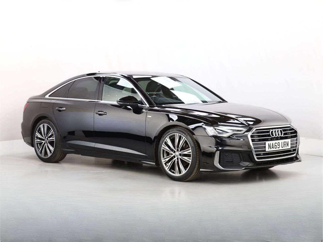 A 2019 AUDI A6 SALOON 2.0 TDI 40 S line Saloon 4dr Diesel S Tronic Euro 6 (s/s) (204 ps) A 2019 AUDI A6 SALOON 2.0 TDI 40 S line Saloon 4dr Diesel S Tronic Euro 6 (s/s) (204 ps)