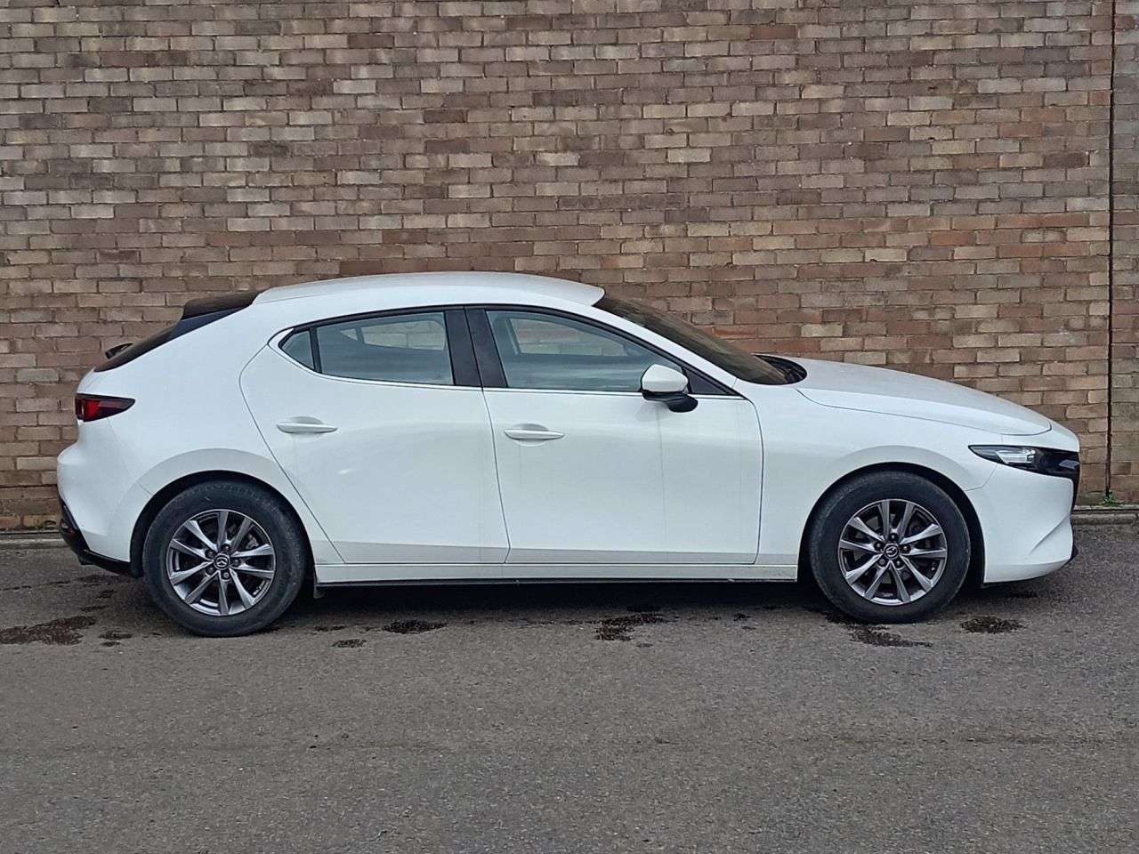 A 2021 MAZDA MAZDA3 2.0 e-SKYACTIV-G MHEV SE-L Hatchback 5dr Petrol Manual Euro 6 (s/s) (122 ps A 2021 MAZDA MAZDA3 2.0 e-SKYACTIV-G MHEV SE-L Hatchback 5dr Petrol Manual Euro 6 (s/s) (122 ps