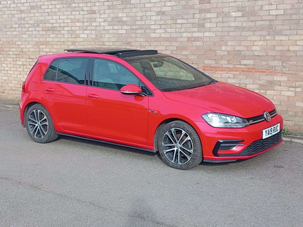 A 2019 VOLKSWAGEN GOLF 1.5 TSI EVO R-Line Hatchback 5dr Petrol Manual Euro 6 (s/s) (150 ps) A 2019 VOLKSWAGEN GOLF 1.5 TSI EVO R-Line Hatchback 5dr Petrol Manual Euro 6 (s/s) (150 ps)