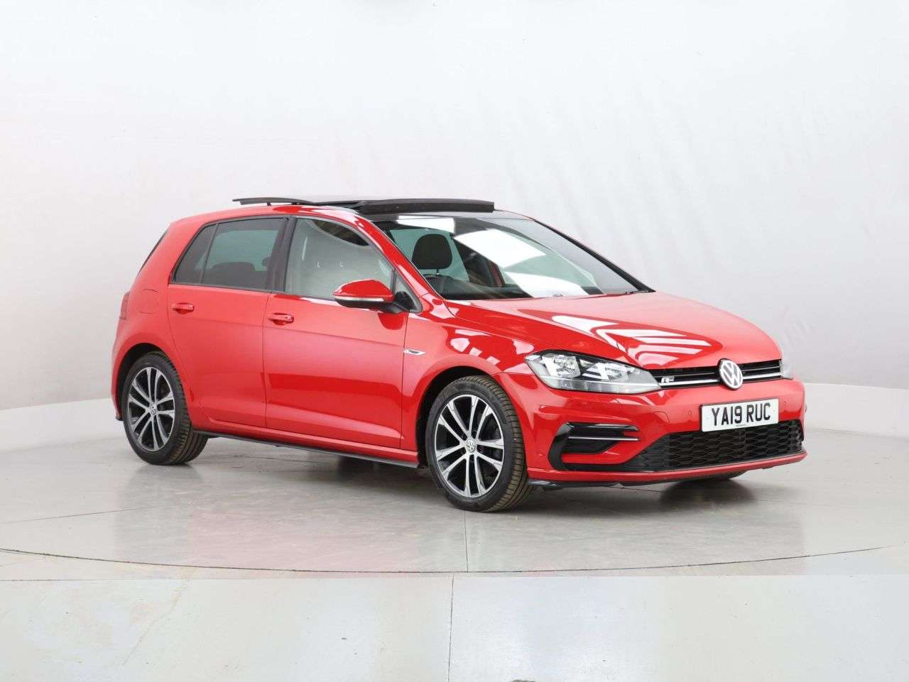 A 2019 VOLKSWAGEN GOLF 1.5 TSI EVO R-Line Hatchback 5dr Petrol Manual Euro 6 (s/s) (150 ps) A 2019 VOLKSWAGEN GOLF 1.5 TSI EVO R-Line Hatchback 5dr Petrol Manual Euro 6 (s/s) (150 ps)