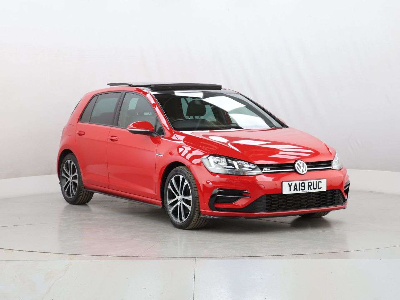A 2019 VOLKSWAGEN GOLF 1.5 TSI EVO R-Line Hatchback 5dr Petrol Manual Euro 6 (s/s) (150 ps) A 2019 VOLKSWAGEN GOLF 1.5 TSI EVO R-Line Hatchback 5dr Petrol Manual Euro 6 (s/s) (150 ps)