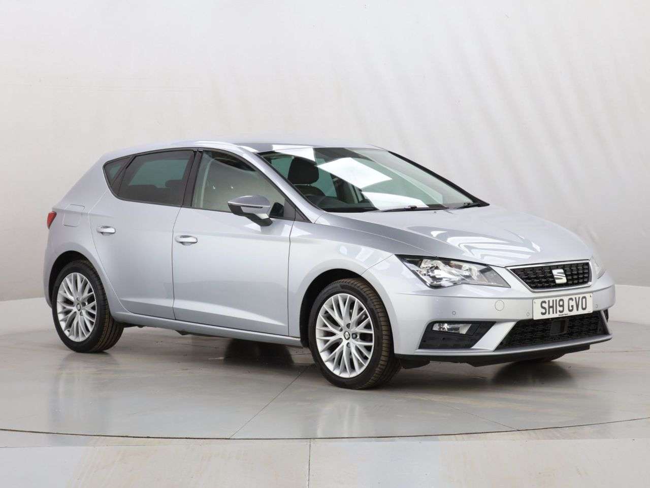 A 2019 SEAT LEON 1.6 TDI SE Dynamic Hatchback 5dr Diesel Manual Euro 6 (s/s) (115 ps) A 2019 SEAT LEON 1.6 TDI SE Dynamic Hatchback 5dr Diesel Manual Euro 6 (s/s) (115 ps)
