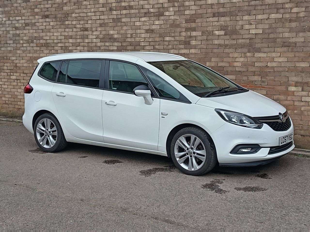 A 2017 VAUXHALL ZAFIRA TOURER 1.4i Turbo SRi Nav MPV 5dr Petrol Manual Euro 6 (140 ps) A 2017 VAUXHALL ZAFIRA TOURER 1.4i Turbo SRi Nav MPV 5dr Petrol Manual Euro 6 (140 ps)