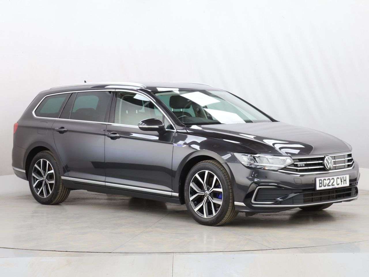 A 2022 VOLKSWAGEN PASSAT 1.4 TSI 13kWh GTE Estate 5dr Petrol Plug-in Hybrid DSG Euro 6 (s/s) (218 ps A 2022 VOLKSWAGEN PASSAT 1.4 TSI 13kWh GTE Estate 5dr Petrol Plug-in Hybrid DSG Euro 6 (s/s) (218 ps