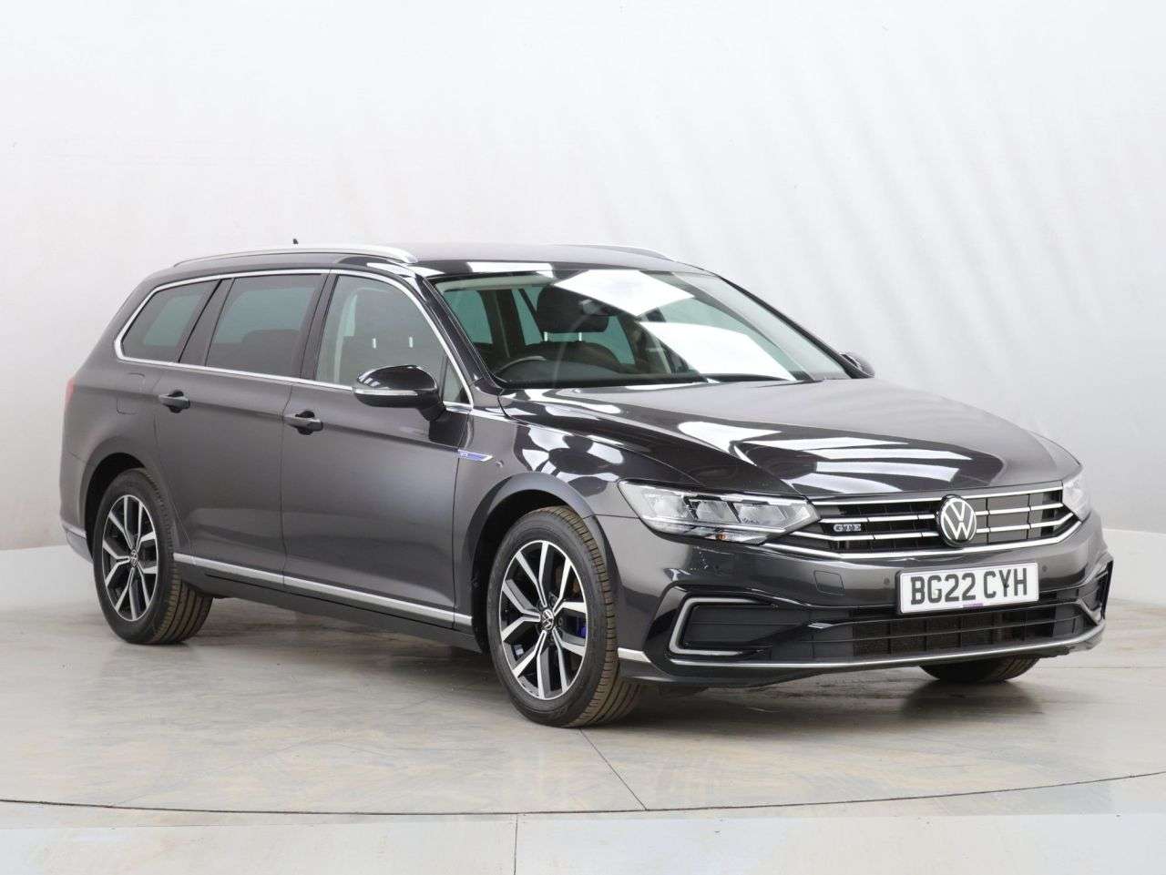 A 2022 VOLKSWAGEN PASSAT 1.4 TSI 13kWh GTE Estate 5dr Petrol Plug-in Hybrid DSG Euro 6 (s/s) (218 ps A 2022 VOLKSWAGEN PASSAT 1.4 TSI 13kWh GTE Estate 5dr Petrol Plug-in Hybrid DSG Euro 6 (s/s) (218 ps