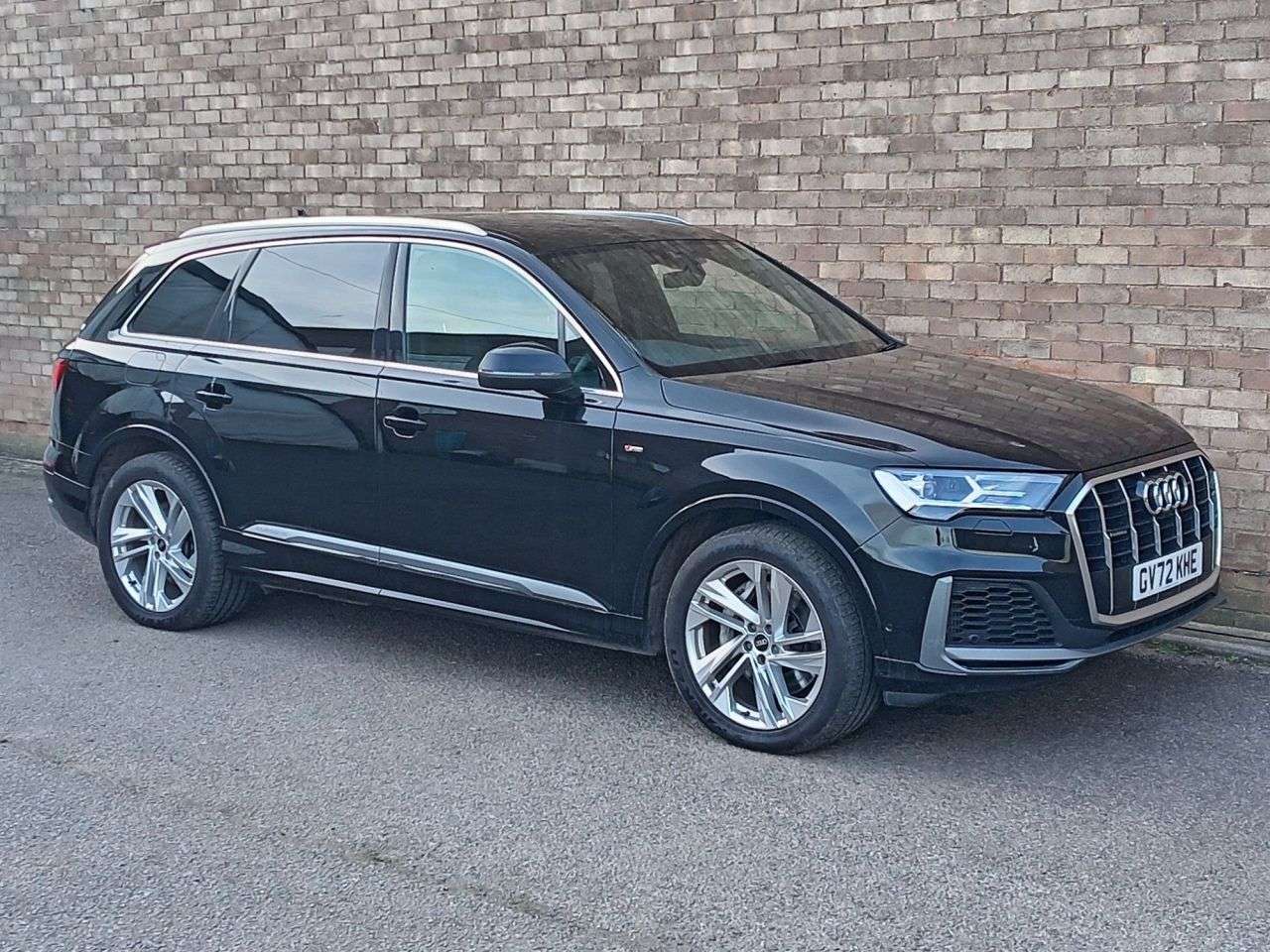 A 2022 AUDI Q7 3.0 TFSI V6 55 S line SUV 5dr Petrol Tiptronic quattro Euro 6 (s/s) (340 ps A 2022 AUDI Q7 3.0 TFSI V6 55 S line SUV 5dr Petrol Tiptronic quattro Euro 6 (s/s) (340 ps