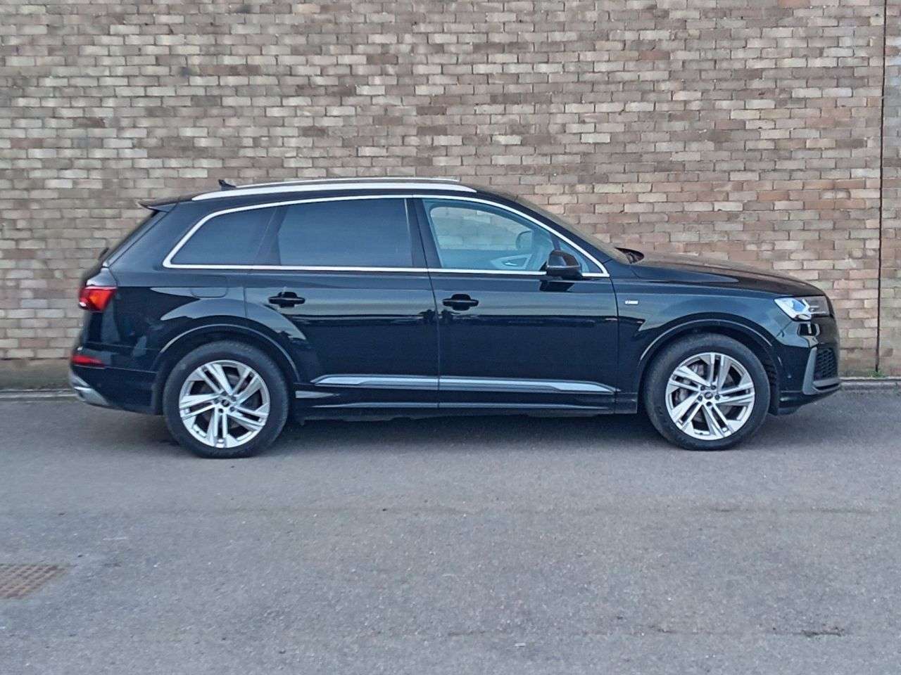 A 2022 AUDI Q7 3.0 TFSI V6 55 S line SUV 5dr Petrol Tiptronic quattro Euro 6 (s/s) (340 ps A 2022 AUDI Q7 3.0 TFSI V6 55 S line SUV 5dr Petrol Tiptronic quattro Euro 6 (s/s) (340 ps