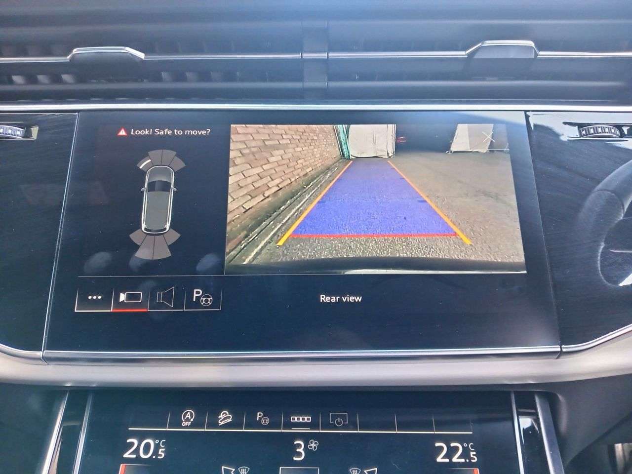 A 2022 AUDI Q7 3.0 TFSI V6 55 S line SUV 5dr Petrol Tiptronic quattro Euro 6 (s/s) (340 ps A 2022 AUDI Q7 3.0 TFSI V6 55 S line SUV 5dr Petrol Tiptronic quattro Euro 6 (s/s) (340 ps