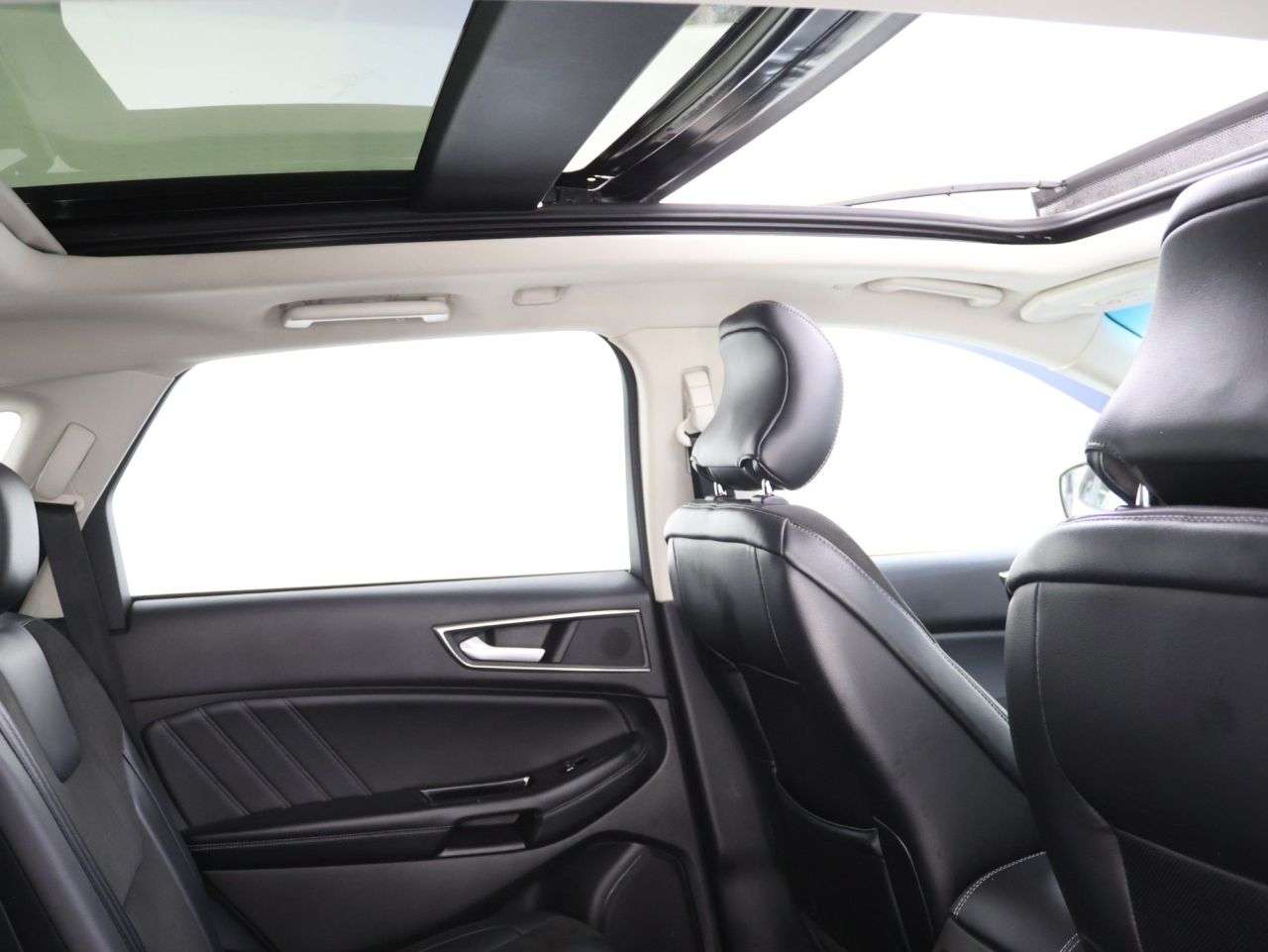 A 2018 FORD EDGE 2.0 TDCi ST-Line SUV 5dr Diesel Powershift AWD Euro 6 (s/s) (210 ps) A 2018 FORD EDGE 2.0 TDCi ST-Line SUV 5dr Diesel Powershift AWD Euro 6 (s/s) (210 ps)