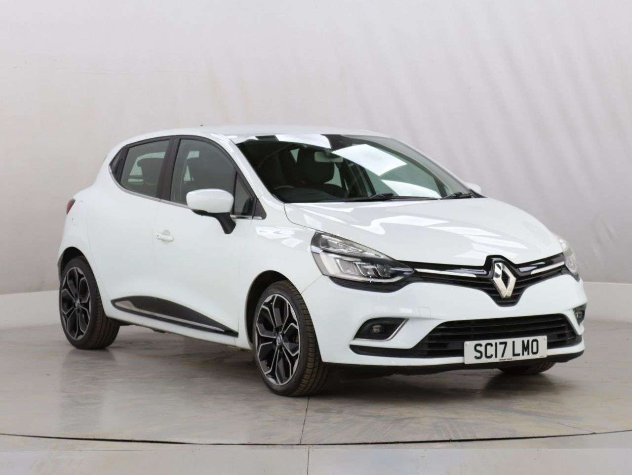 A 2017 RENAULT CLIO 0.9 TCe Dynamique S Nav Hatchback 5dr Petrol Manual Euro 6 (s/s) (90 ps) A 2017 RENAULT CLIO 0.9 TCe Dynamique S Nav Hatchback 5dr Petrol Manual Euro 6 (s/s) (90 ps)