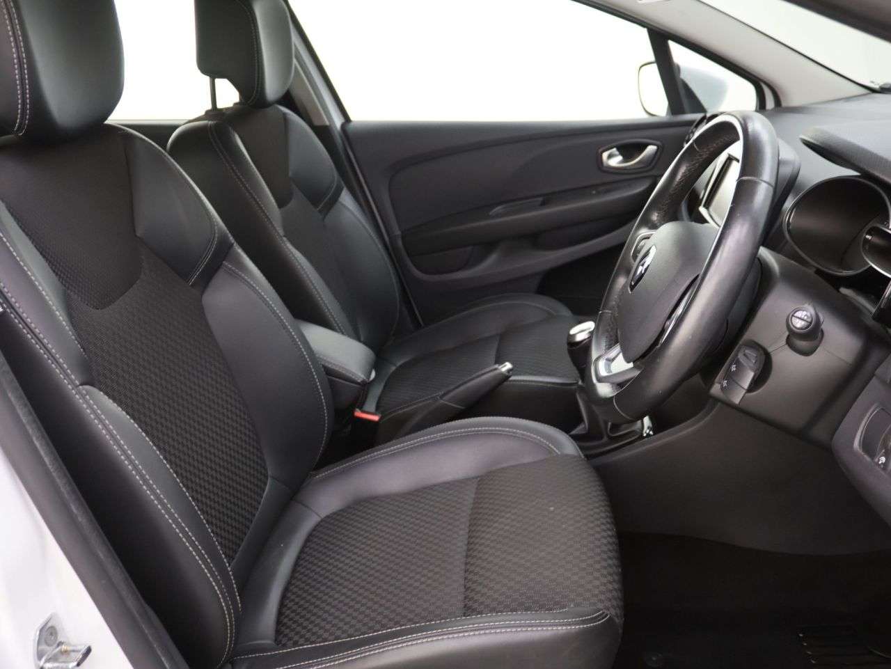 2017 RENAULT CLIO 2017 RENAULT CLIO