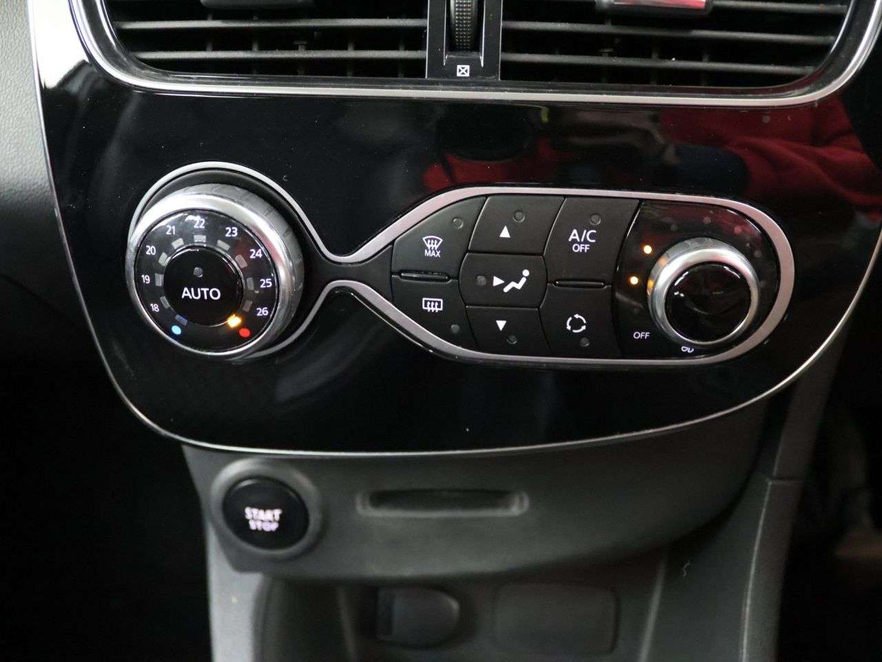 2017 RENAULT CLIO 2017 RENAULT CLIO
