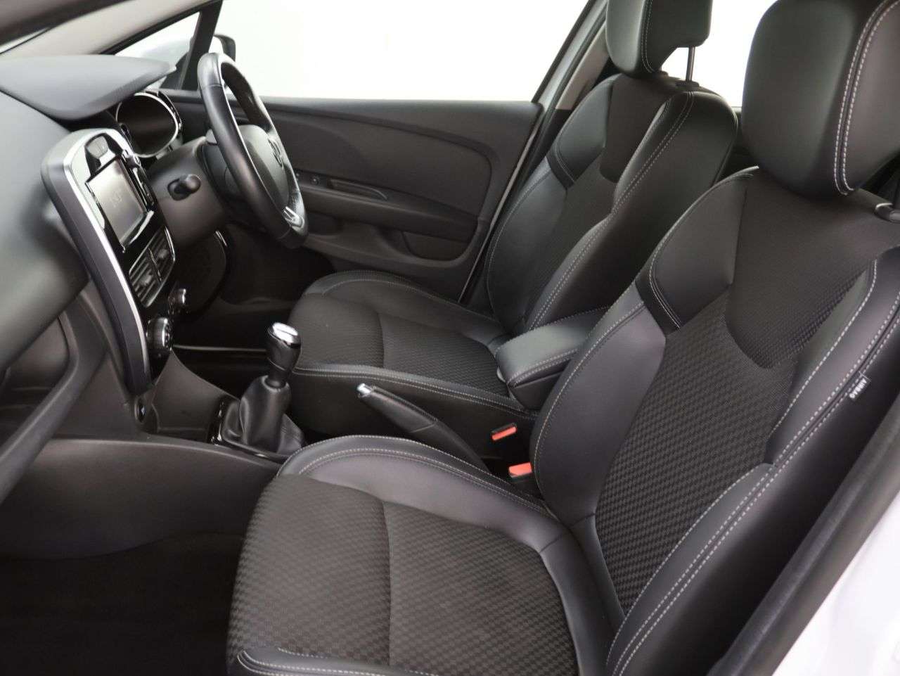 2017 RENAULT CLIO 2017 RENAULT CLIO