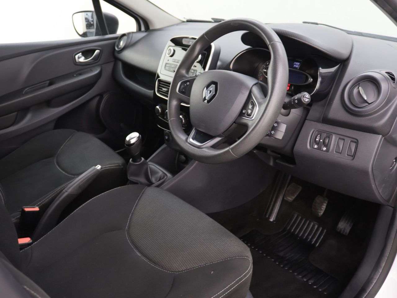2018 RENAULT CLIO 2018 RENAULT CLIO