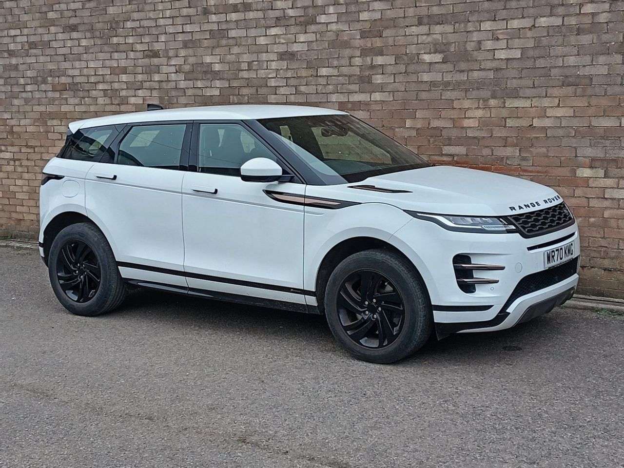 A 2020 LAND ROVER RANGE ROVER EVOQUE 2.0 D150 R-Dynamic S SUV 5dr Diesel Manual FWD Euro 6 (s/s) (150 ps) A 2020 LAND ROVER RANGE ROVER EVOQUE 2.0 D150 R-Dynamic S SUV 5dr Diesel Manual FWD Euro 6 (s/s) (150 ps)