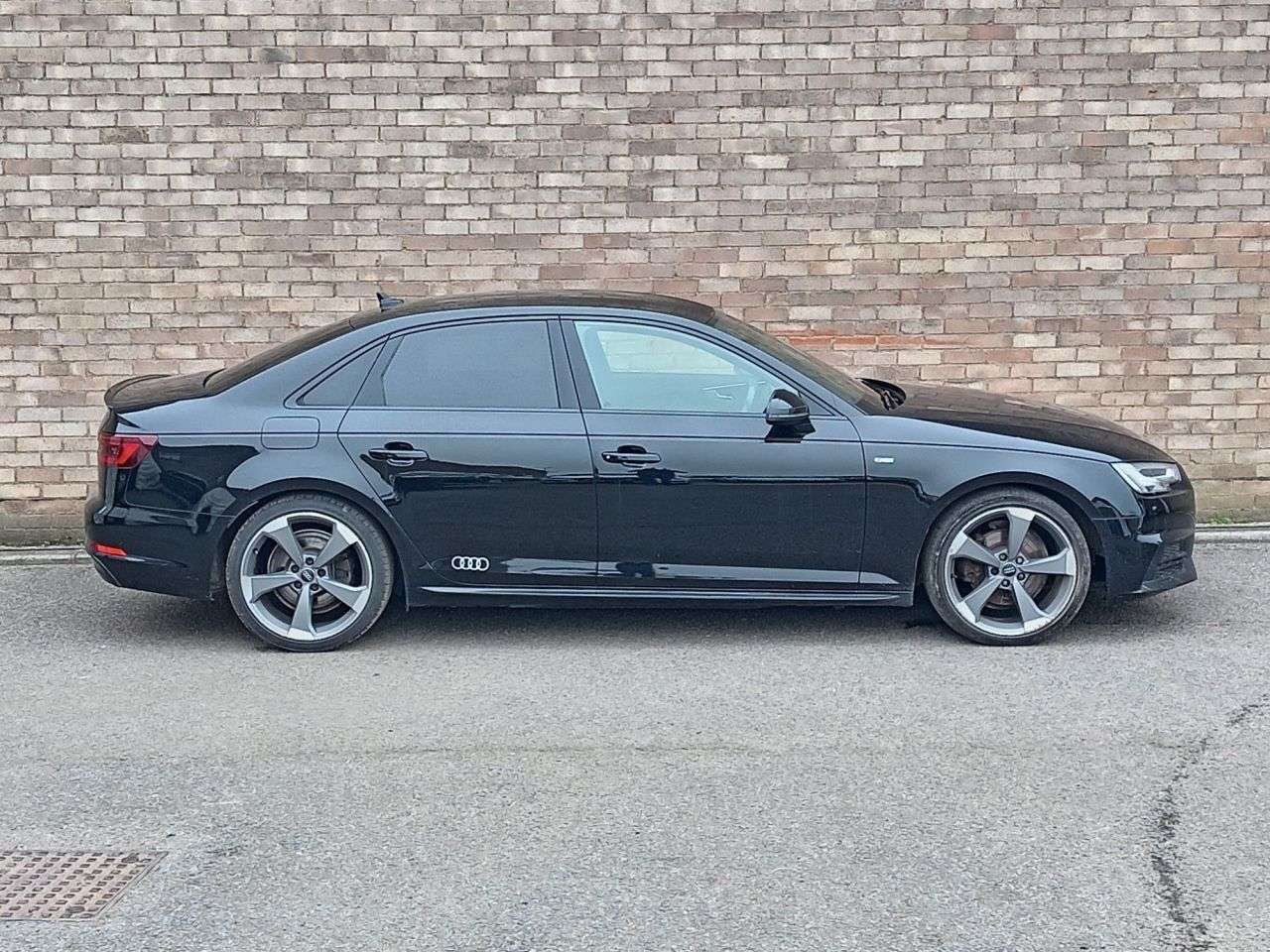 A 2018 AUDI A4 2.0 TDI Black Edition Saloon 4dr Diesel Manual Euro 6 (s/s) (150 ps) A 2018 AUDI A4 2.0 TDI Black Edition Saloon 4dr Diesel Manual Euro 6 (s/s) (150 ps)